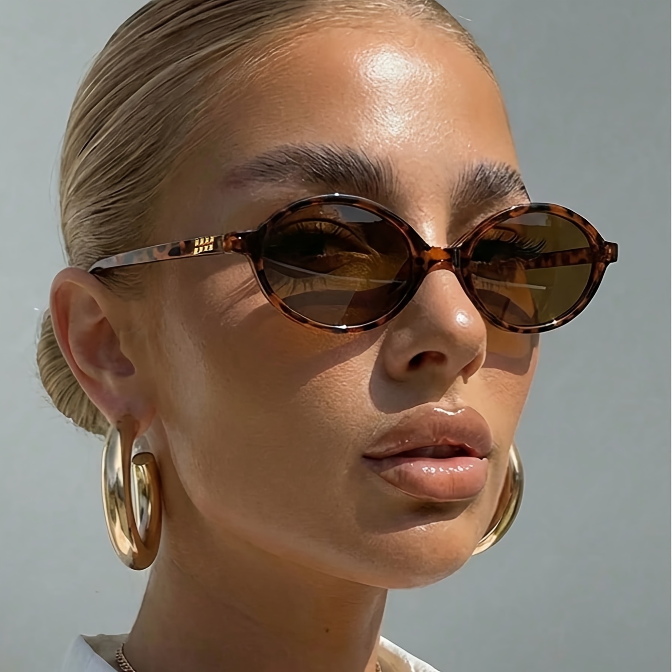 1 paar klassische damen-modebrille mit kleinem   schwarzem gestell,   für reisen im freien,    , eleganter stil, für outdoor-s, partys, urlaub outfit-koordination