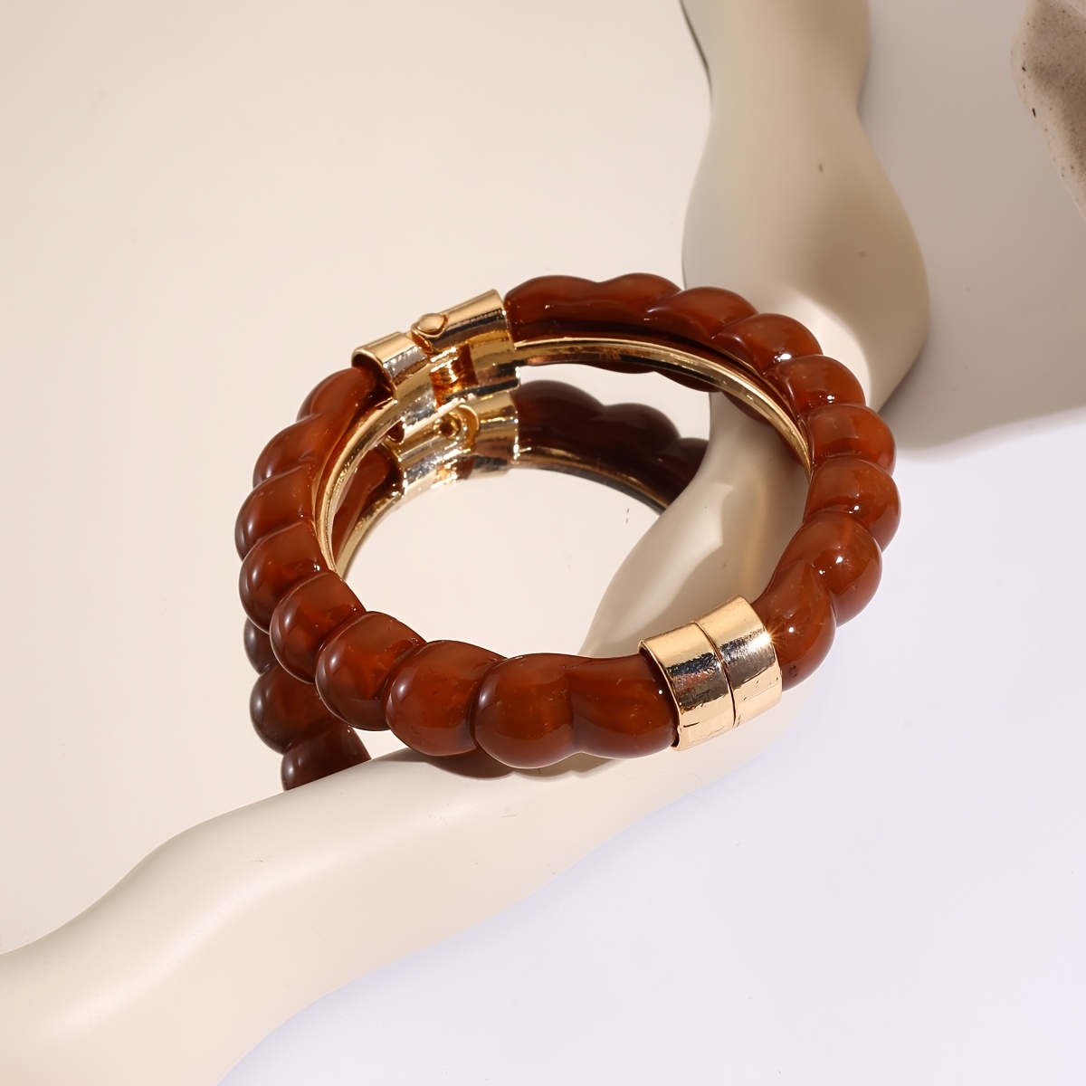 Twisted Bangle Bracelet with Elegant Light Luxury Design