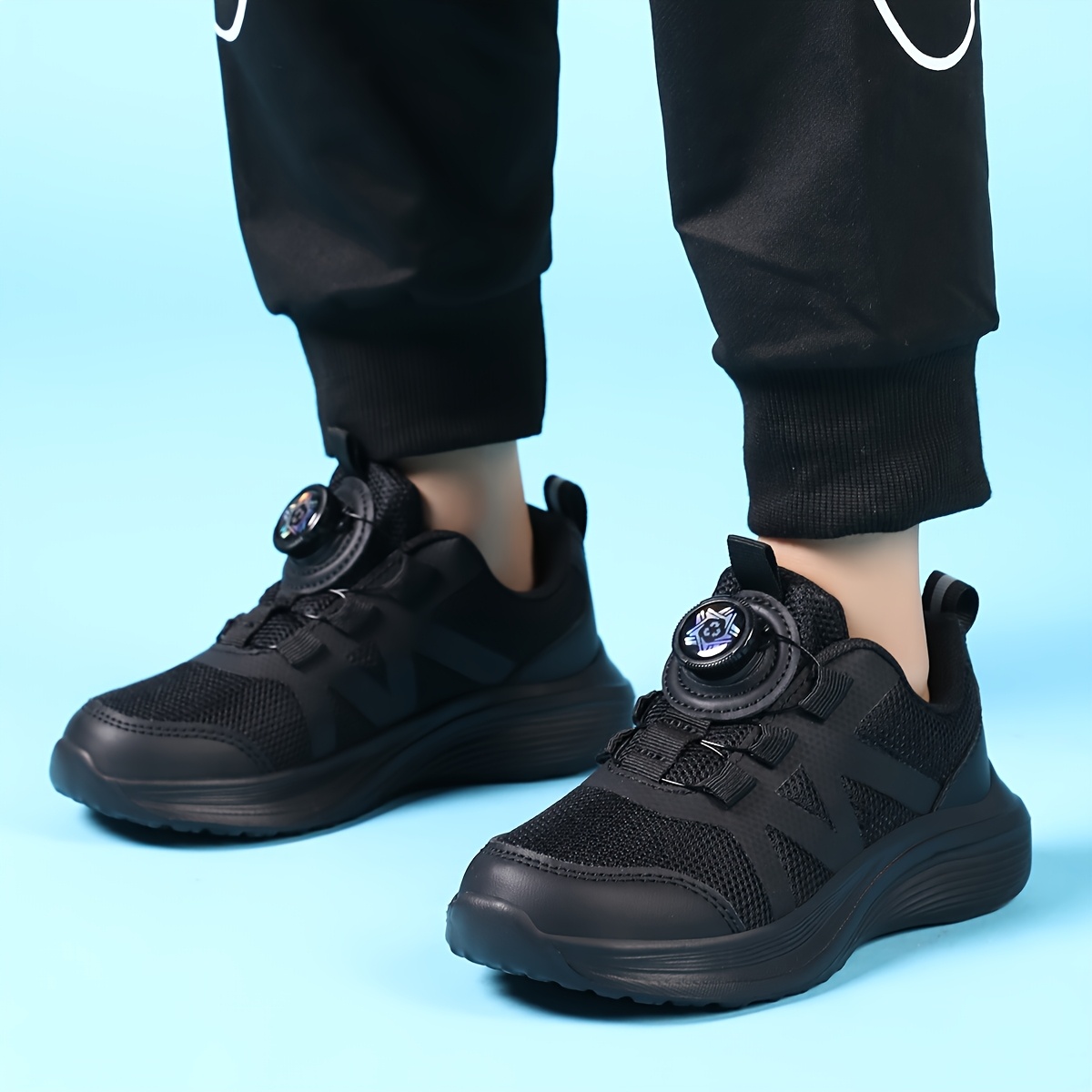 Boys' Running Shoes, Lightweight Student Shoes, Breathable Mesh Upper, Rotating Buckle Lacing, Outdoor Sports Casual Shoes. Suitable for All Seasons, Ideal for Running Shoes, Daily Casual and School Wear