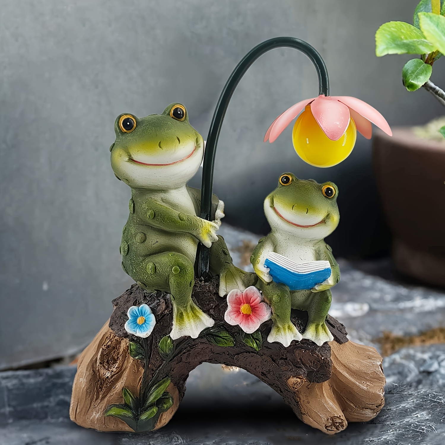 TEMU Solar-powered Frog Garden Statue Light - Resin Outdoor Decor With Reading & Relaxing Frogs On Tree Stump, Auto Light For Patio, Lawn, Balcony,