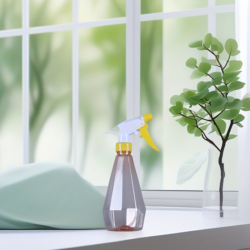 wholesale plastic spray bottles in random colors featuring a gourd shape suitable for home use as hand press spray bottles for watering plants Product details 1