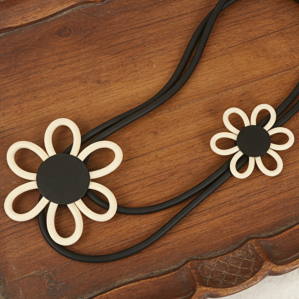 Women's Cute Small Flower Shape Pendant Necklace, Casual Jewelry
