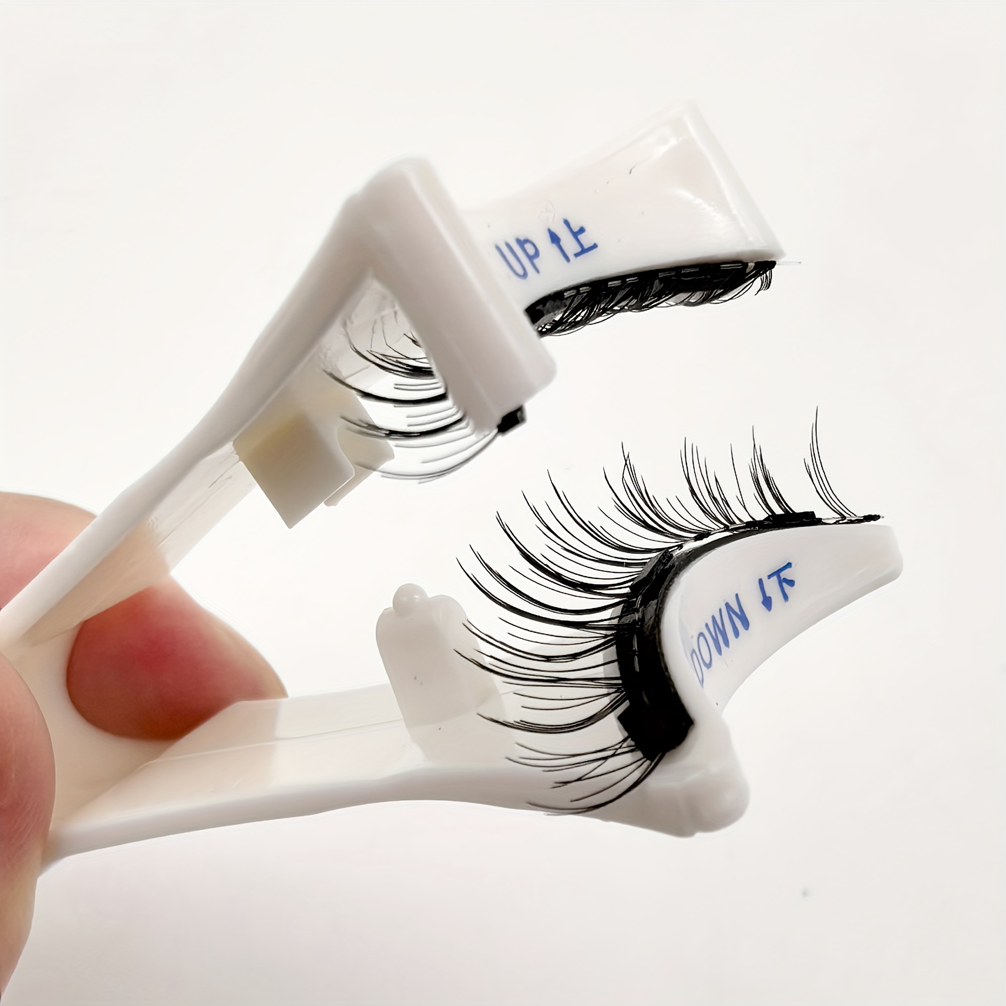 

1 Set Of Magnetic Eyelashes That Don't Eyeliner - Reusable Dual Magnetic Lashes Provide A Without Glue. This Kit Includes 3d False Eyelashes With An Applicator, Is Waterproof, And Easy To Apply.