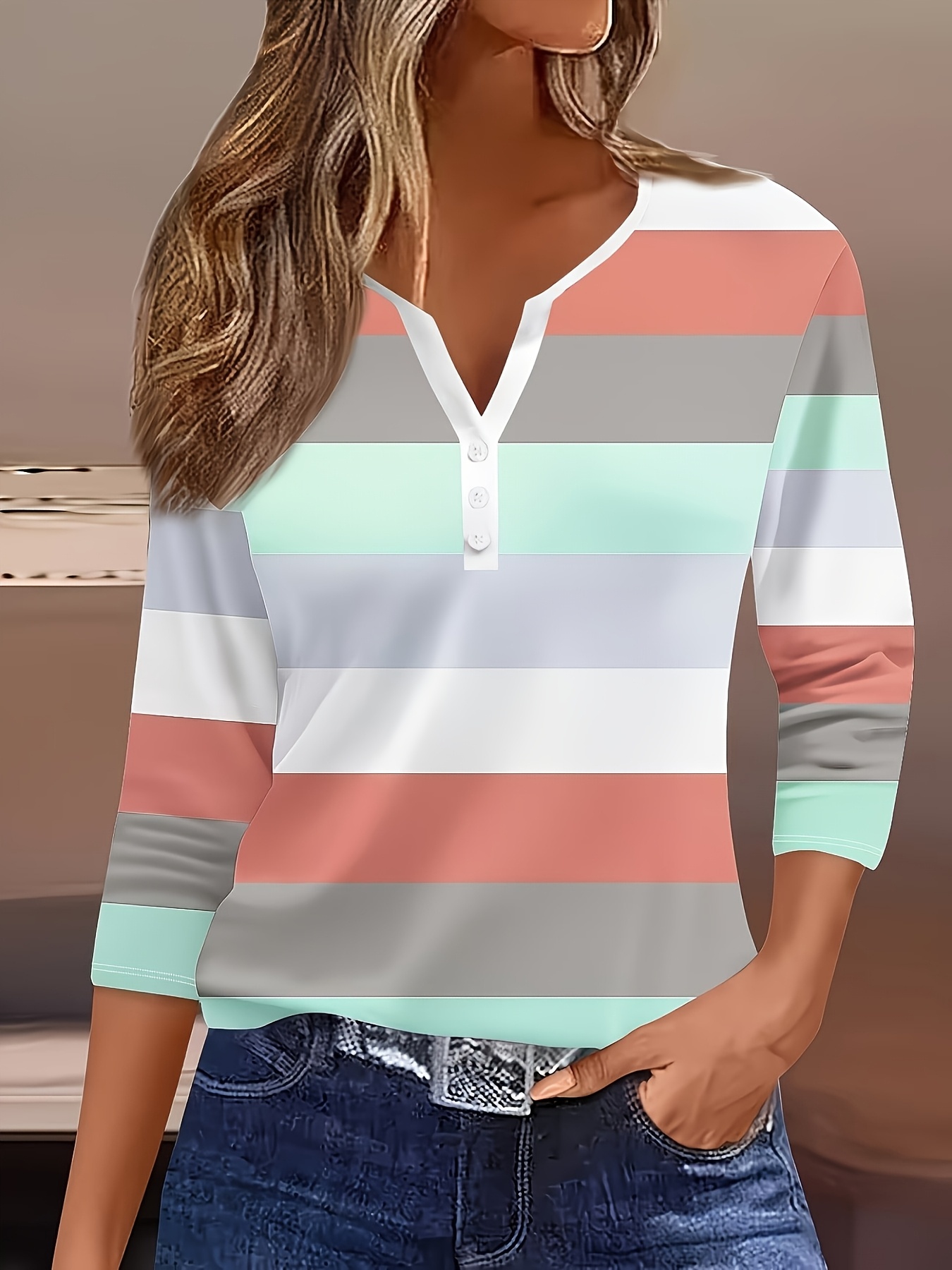 Nouvelle Arrivée Printemps/Été Mode Femme, Style Décontracté, T-shirt de Base Ample à Rayures, Col en V, Manches Trois-Quarts, Boutonné, Haut Polyvalent pour les Trajets Quotidiens et les Rendez-vous, Tendance Streetwear pour Sortie Quotidienne, Lavable en Machine - Convient pour un Usage Quotidien Nouvelle Arrivée Printemps/Été Mode Femme, Style Décontracté, T-shirt de Base Ample à Rayures, Col en V, Manches Trois-Quarts, Boutonné, Haut Polyvalent pour les Trajets Quotidiens et les Rendez-vous, Tendance Streetwear pour Sortie Quotidienne, Lavable en Machine - Convient pour un Usage Quotidien