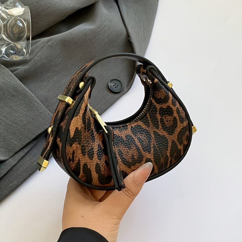 

Stylish Leopard Print Mini Crescent Bag For Women – Trendy Handbag With Golden-tone Hardware And Black Accents, Compact Zipper Closure, Use