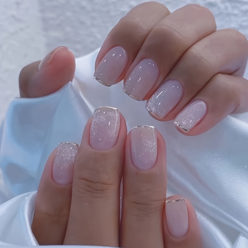 

Faux ongles français scintillants en forme d'œil de chat, courts, rose et violet, de qualité supérieure, faciles à appliquer, collection printemps-été pour femmes.