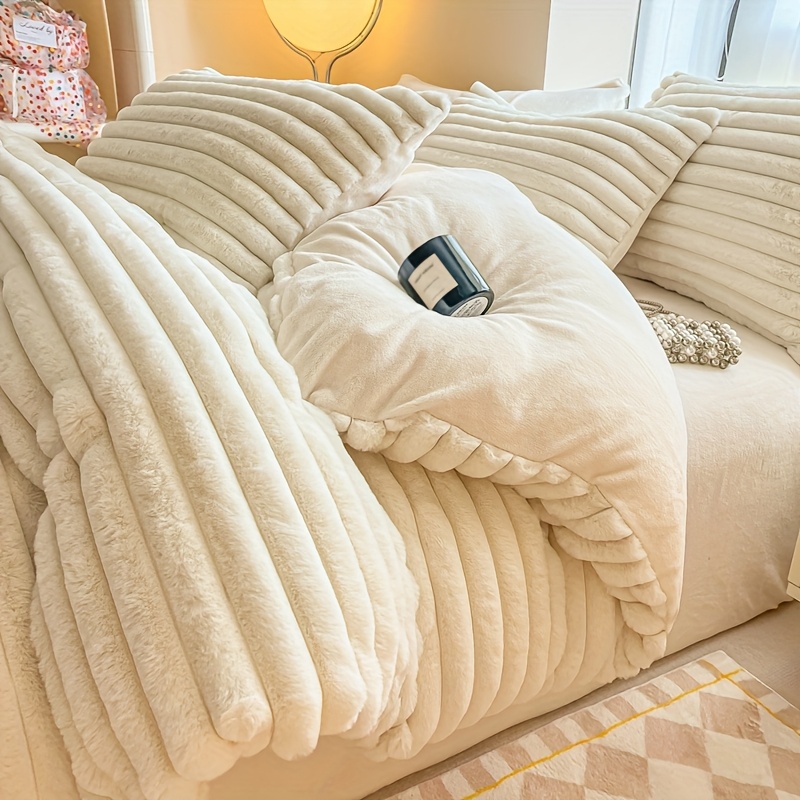 3pcs Velvet Bedding, Thickened Warm Duvet Cover For Single/double Beds, Includes 1 Duvet Cover And 2 Pillowcases
