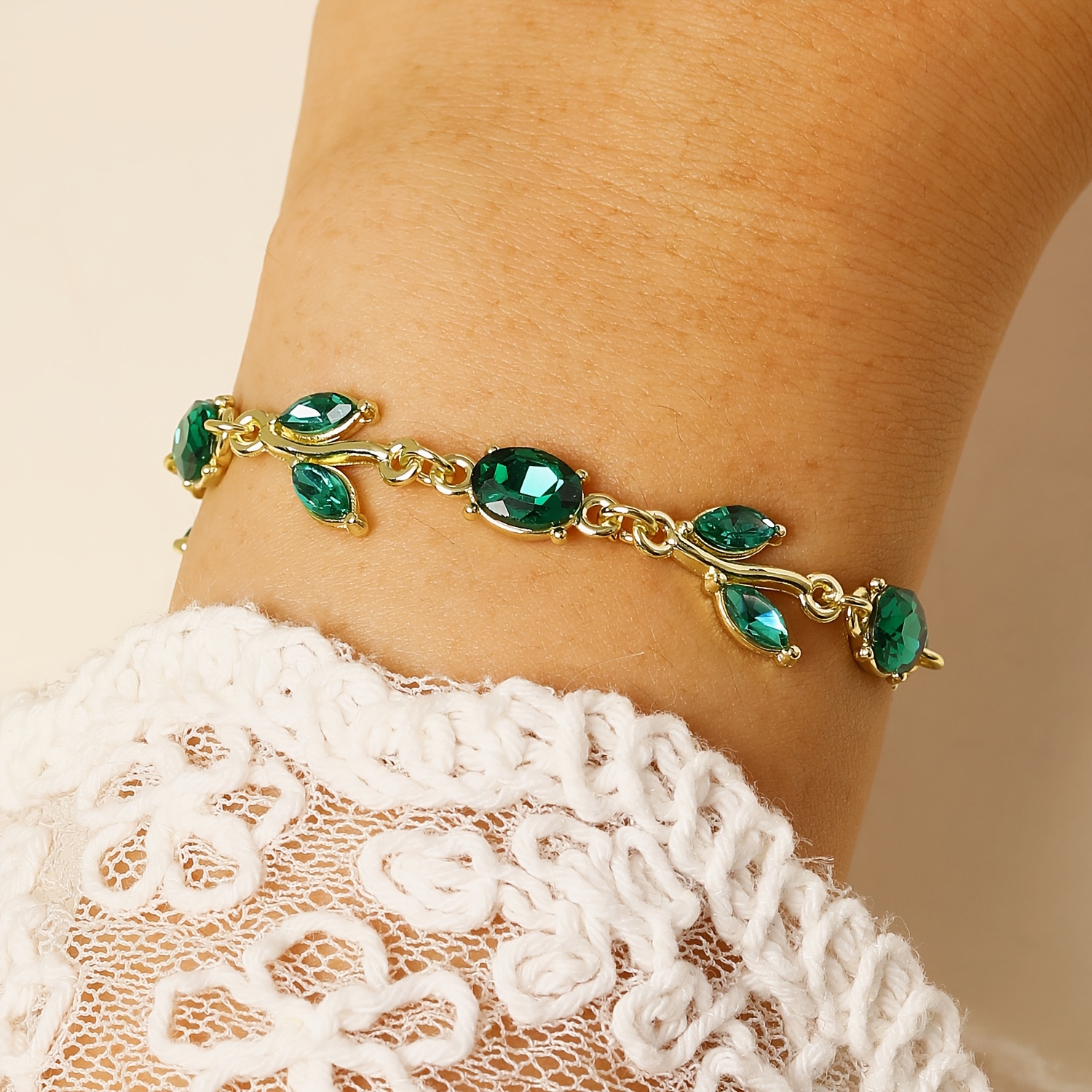 Women's Synthetic Zirconia Leaf Flower Bracelet, Elegant Gift