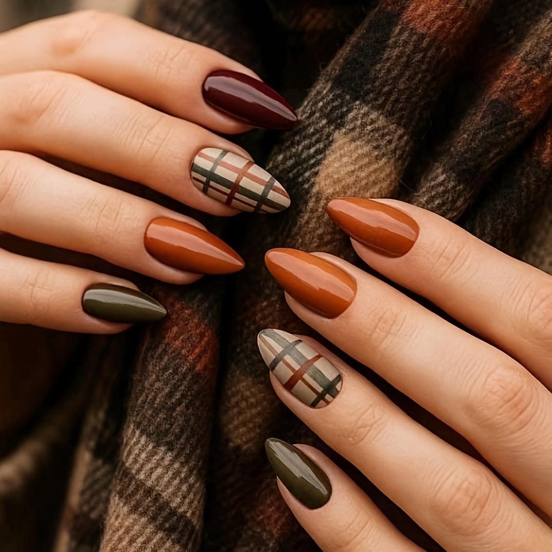 TEMU 24pcs Faux Ongles à Pression à Carreaux Britanniques Vintage Automne/Hiver, Couleurs Contrastées Caramel Bordeaux Vert Foncé, Ongles Haut de '
