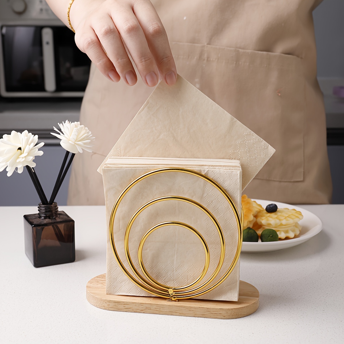 

1pc Vintage Style Golden Cast Iron Napkin Holder With Wooden Base For Tabletop Decor - Elegant Upright Standing Paper Towel Clip For Home, Restaurant, Cafe