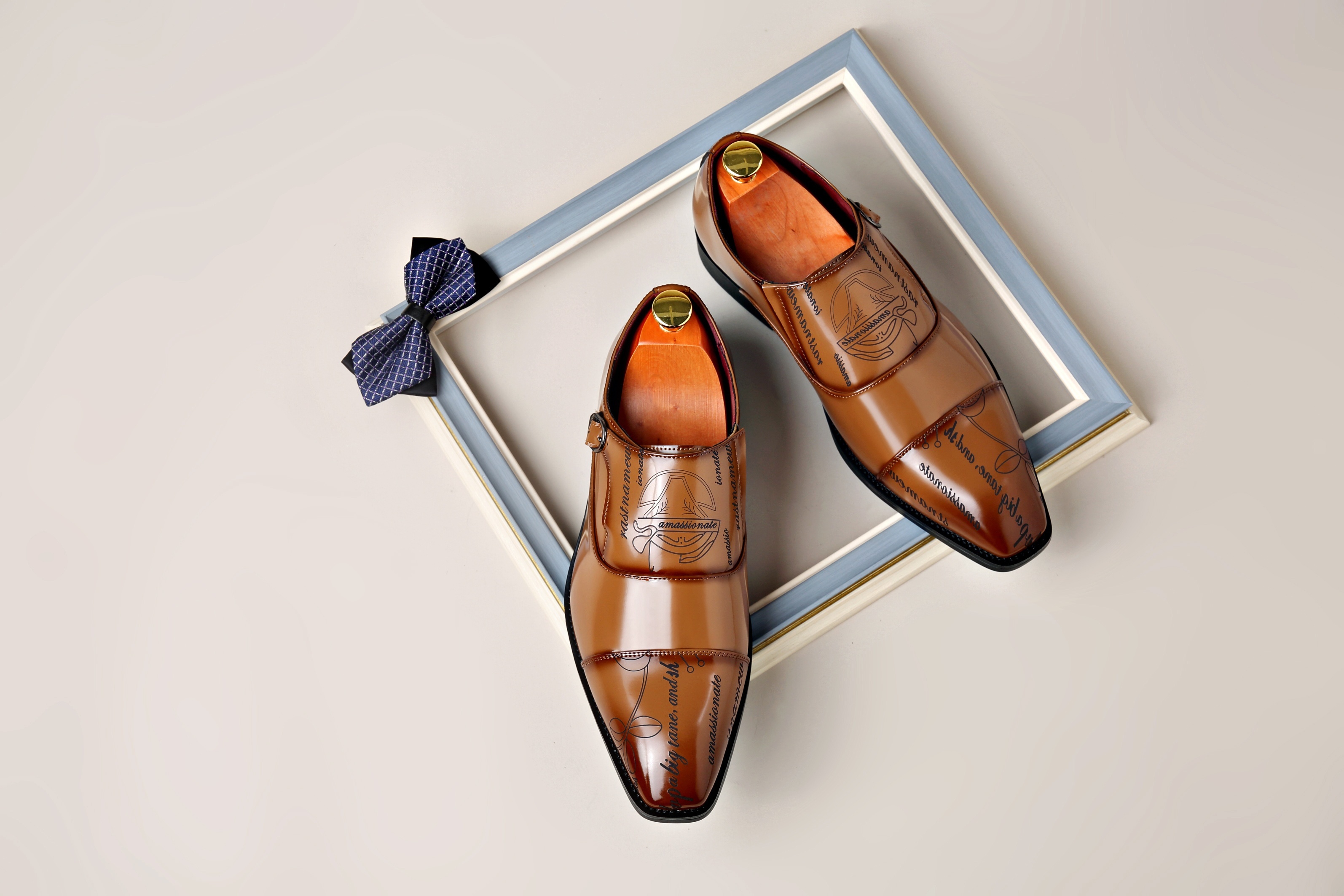 Fashionable Large Size Men'S Casual Shoes with Buckle Design, Beautiful And Elegant, Unique Pattern, Can Be Worn in All Seasons