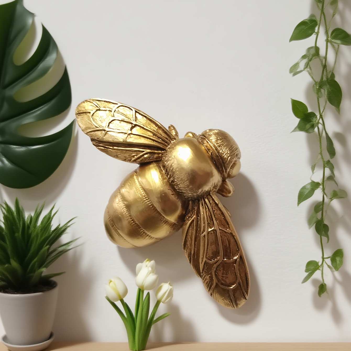 Image of 1pc Art Deco Resin Honeybee Home Decor, Beautiful Bee Designs, Use Without Electricity, Without Laser, No Feathers, For Fit, To And Enhance Family
