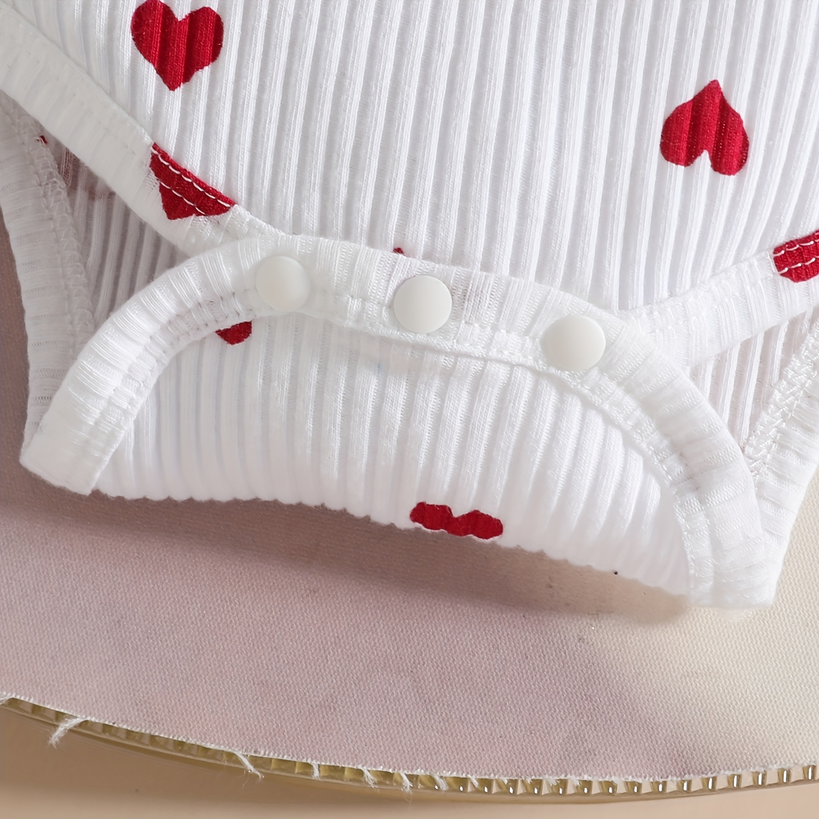 Ensemble Bébé Fille : Haut à Manches Longues Motif Cœur + Robe en Velours Côtelé avec Patchwork de Cœurs | Col Rond Décontracté, Détails Boutonnés, Idéal pour les Activités de Plein Air en Automne/Hiver