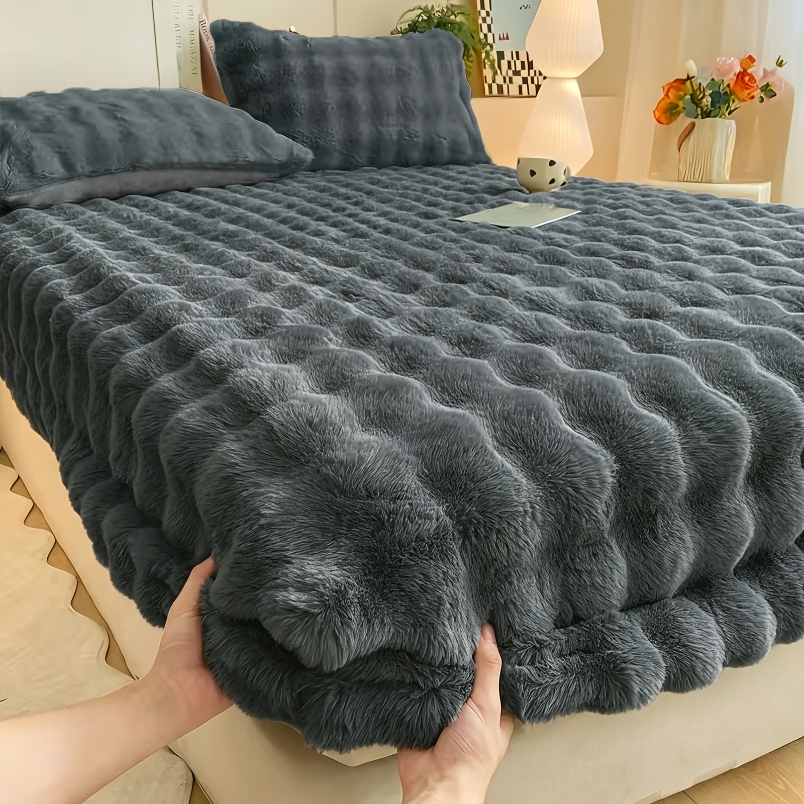 1pc thickened rabbit fur bubble fitted sheet autumn fleece thickened mattress protector plush warm bed cover extra plush 360 wrap machine washable does not   pillowcase suitable for bedroom   bedding home decor