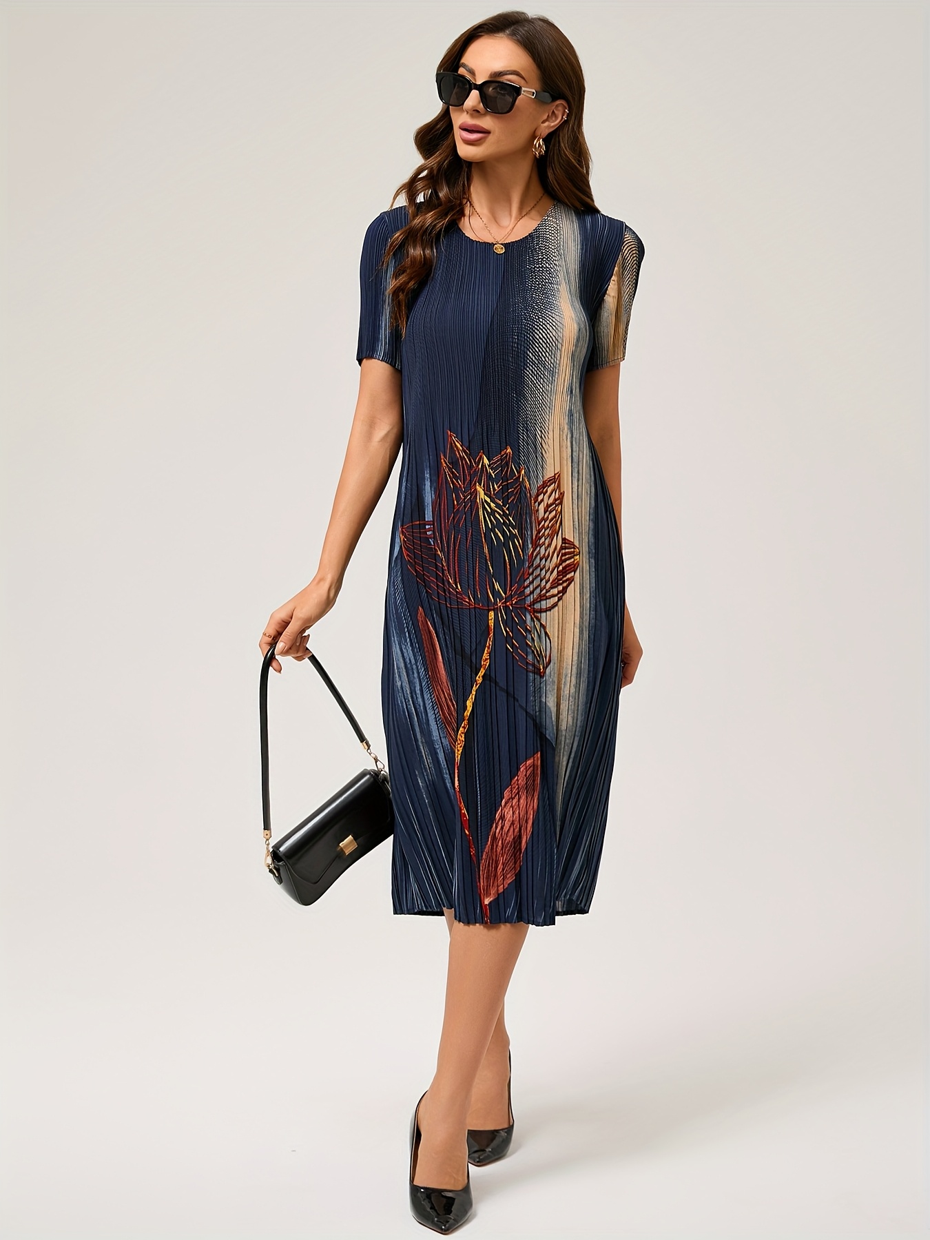 Plus Size, New Plus Size Women's Loose Fit Tummy-Control Magic Pleated  Dress with Summer Print and Short Sleeves