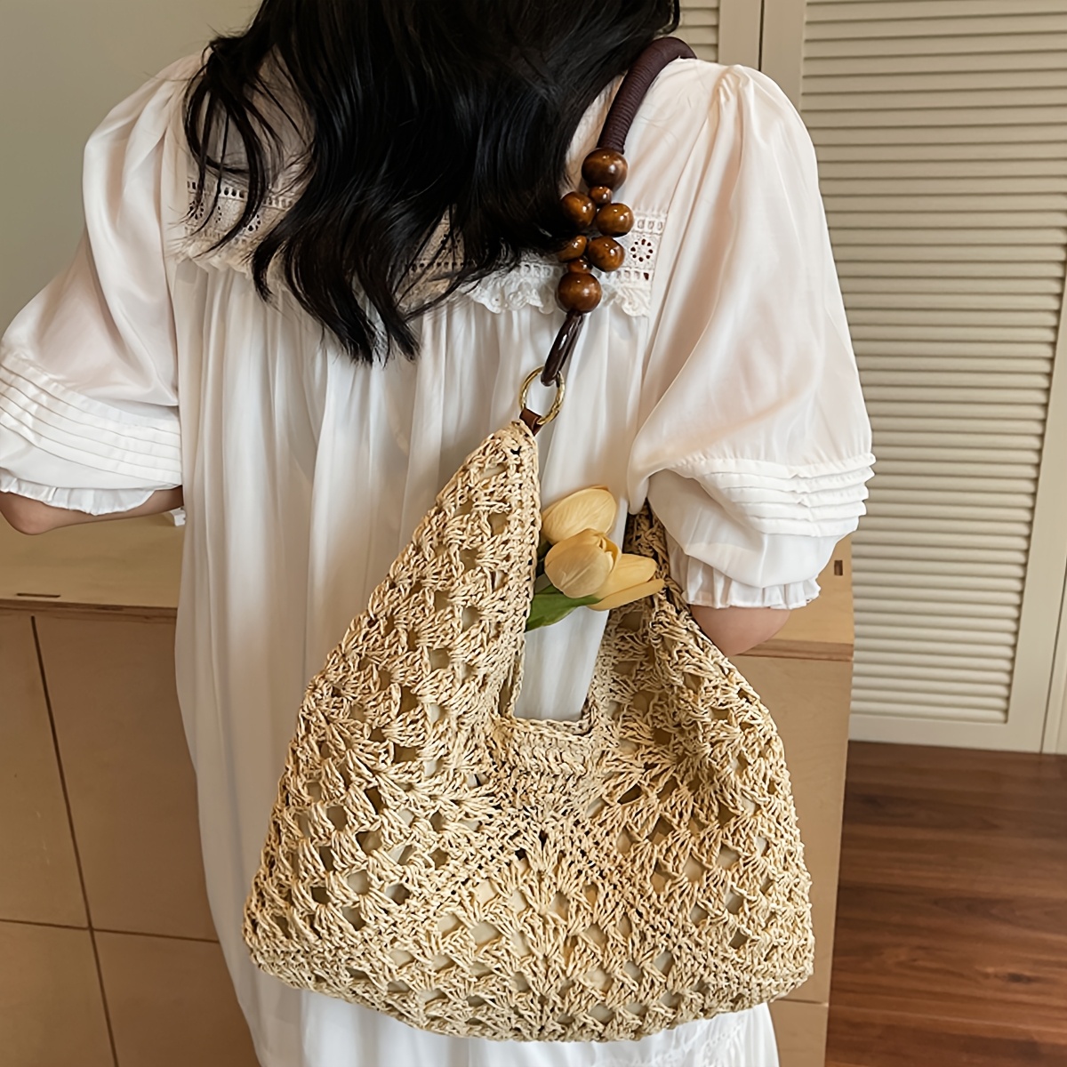 New Handmade Woven Bohemian Style Women'S Shoulder Bag, Featuring a Beaded Chain Decoration with Contrasting Colors And a Hollow Design, Suitable for Daily Commuting, Work, Vacation Trips, Beach Outings, Shopping
