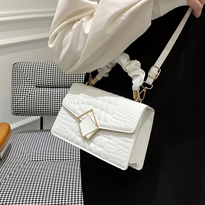 Bandolera Acolchada para Mujer con Correa de Cadena Dorada y Cierre de Broche - Bolso Urbano Chic Mediano, Forro de Poliéster, Disponible en /Verde Oscuro/Beige/Blanco - Versátil para Uso Casual y Profesional, Diseño Elegante, Textura Acolchada