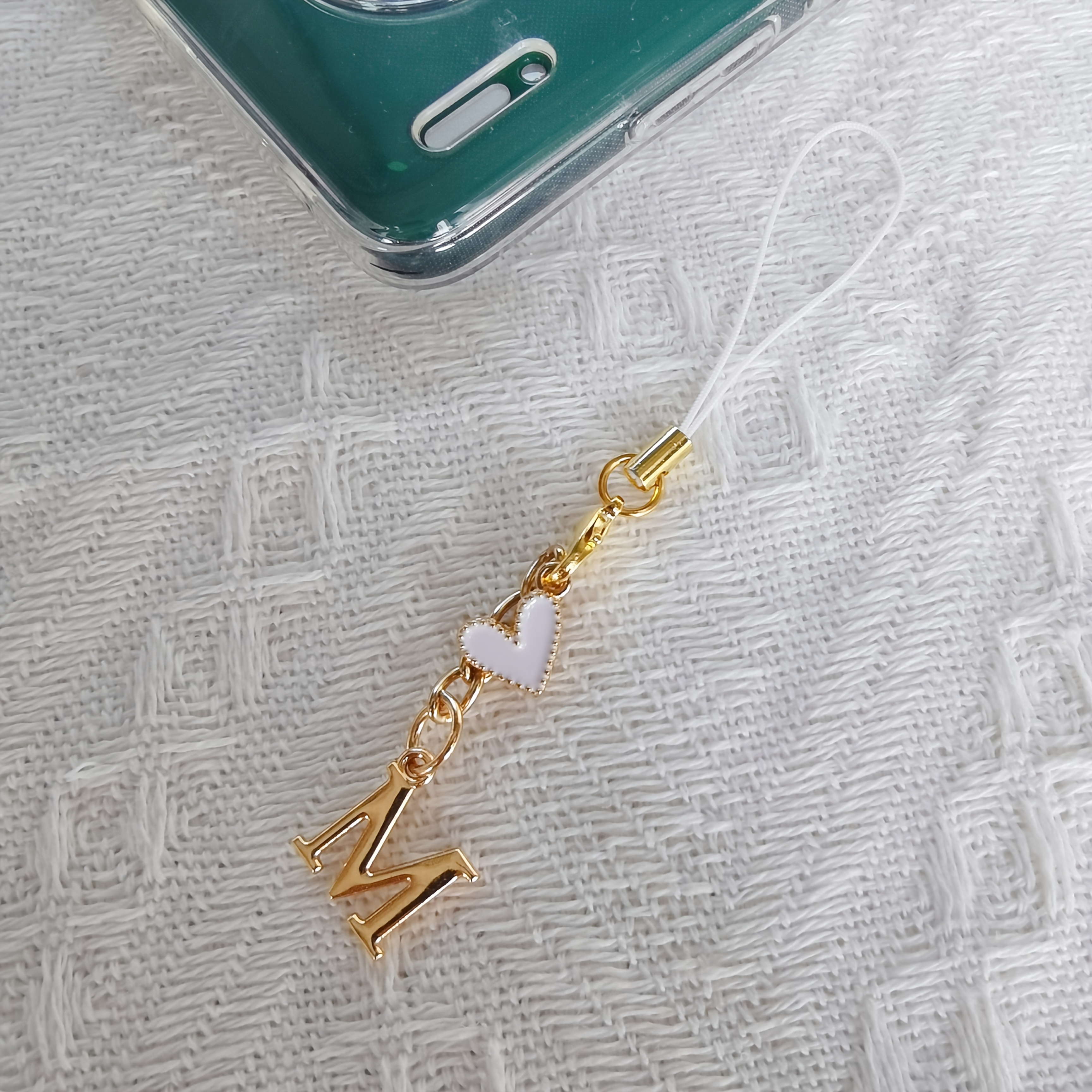 TEMU 1pc Coque de téléphone de cœur avec lettre, cordon / Lettres majuscules dorées européennes et américaines / Ajouts pour téléphone portable /