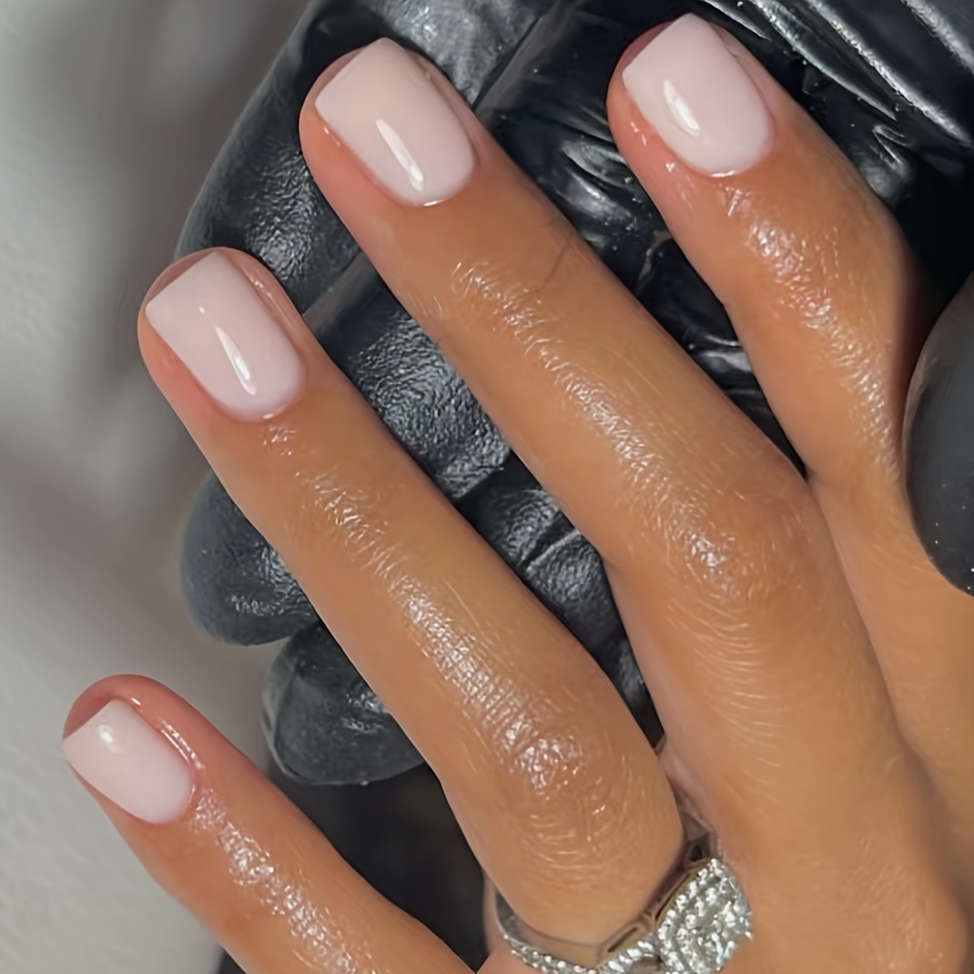 

Ongles Artificiels de Couleur Nude Carrés Courts à