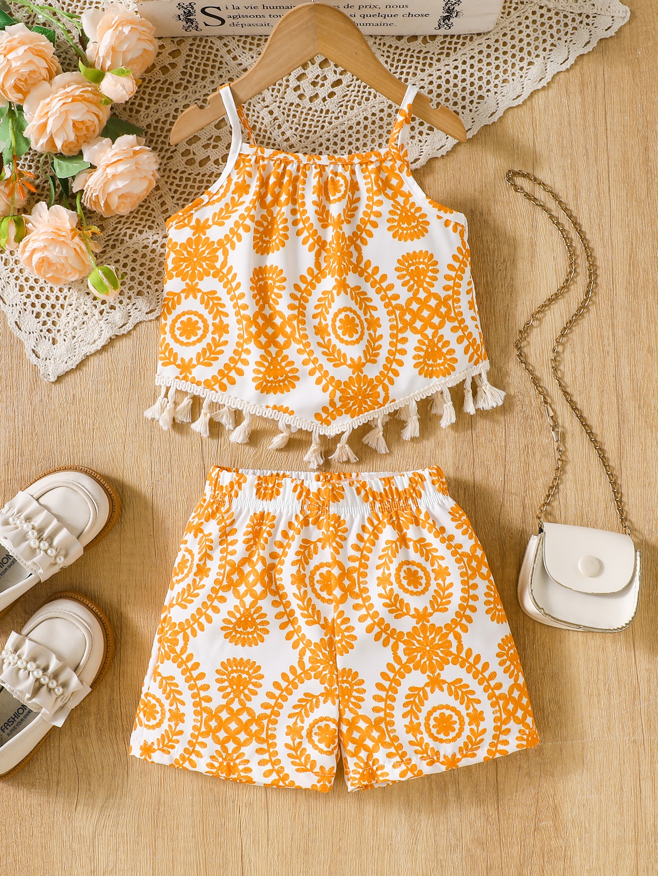 a 2pcs summer outfit young girls featuring a sleeveless