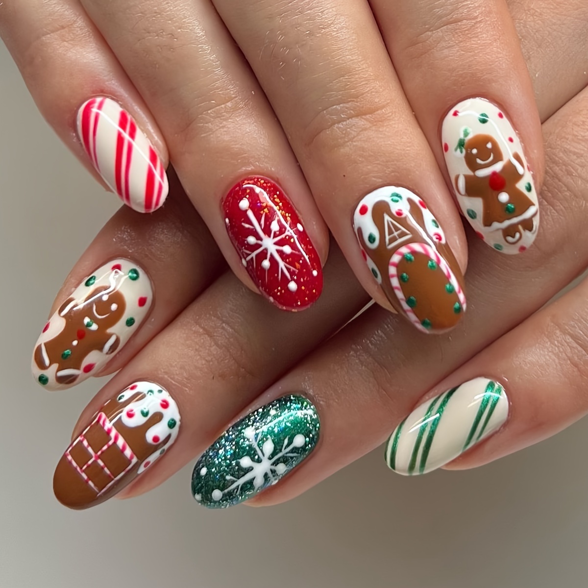 

24pcs Press-on Nails Set, Shape, Middle Length, Oval With Holiday Cartoon , French Tip, & Gingerbread Man Design, Accents For Women And Girls