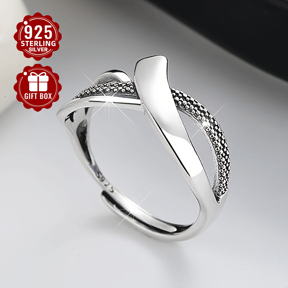 

Vintage Silvery Ring With Simple And , Suitable For Daily , Weighing Approximately 2.5g, Women's Fingers.