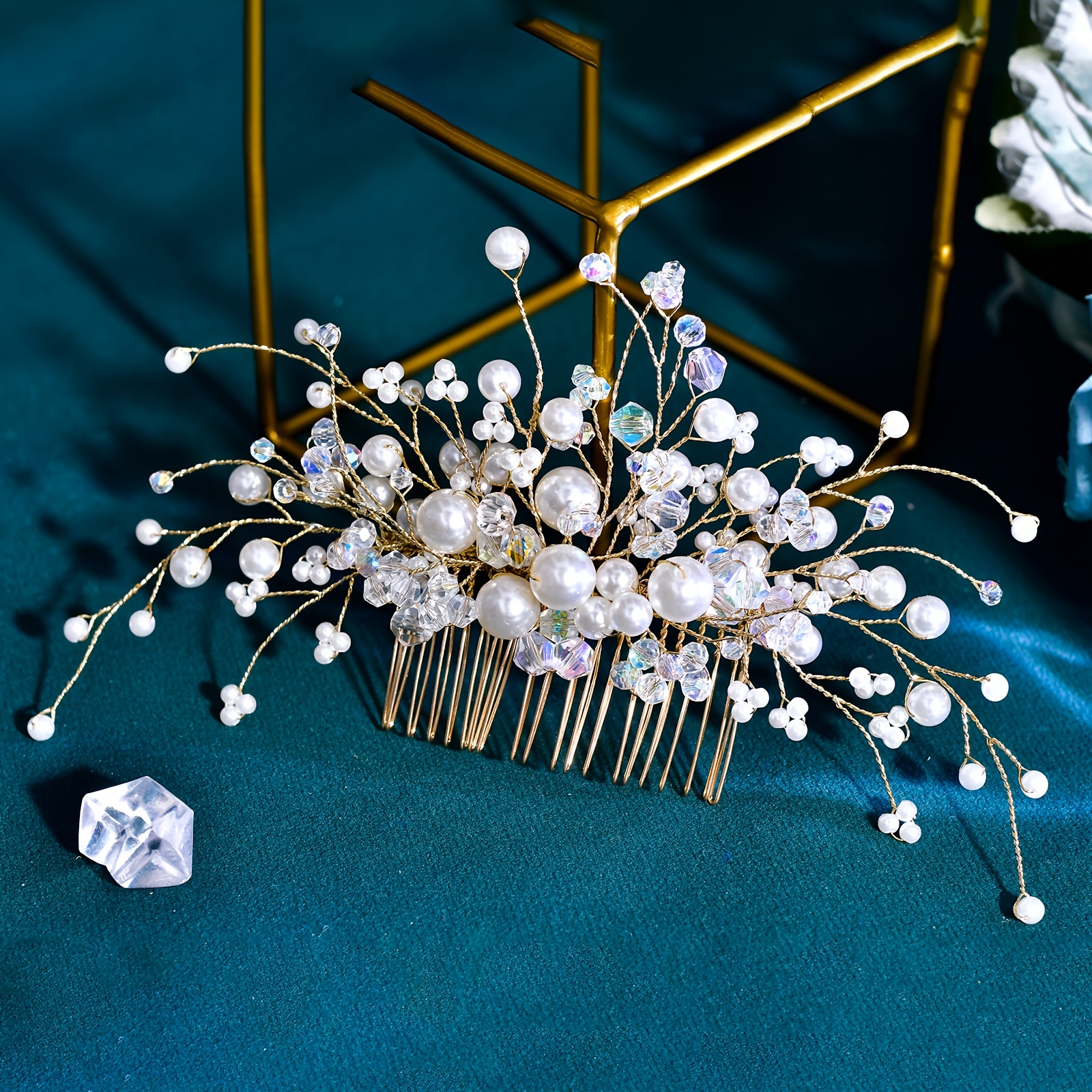 Image of Elegant Bridal Hair Comb With Bead Design, Suitable For Everyday Wear, A Perfect Anniversary Gift For Your Wife Hp878-g
