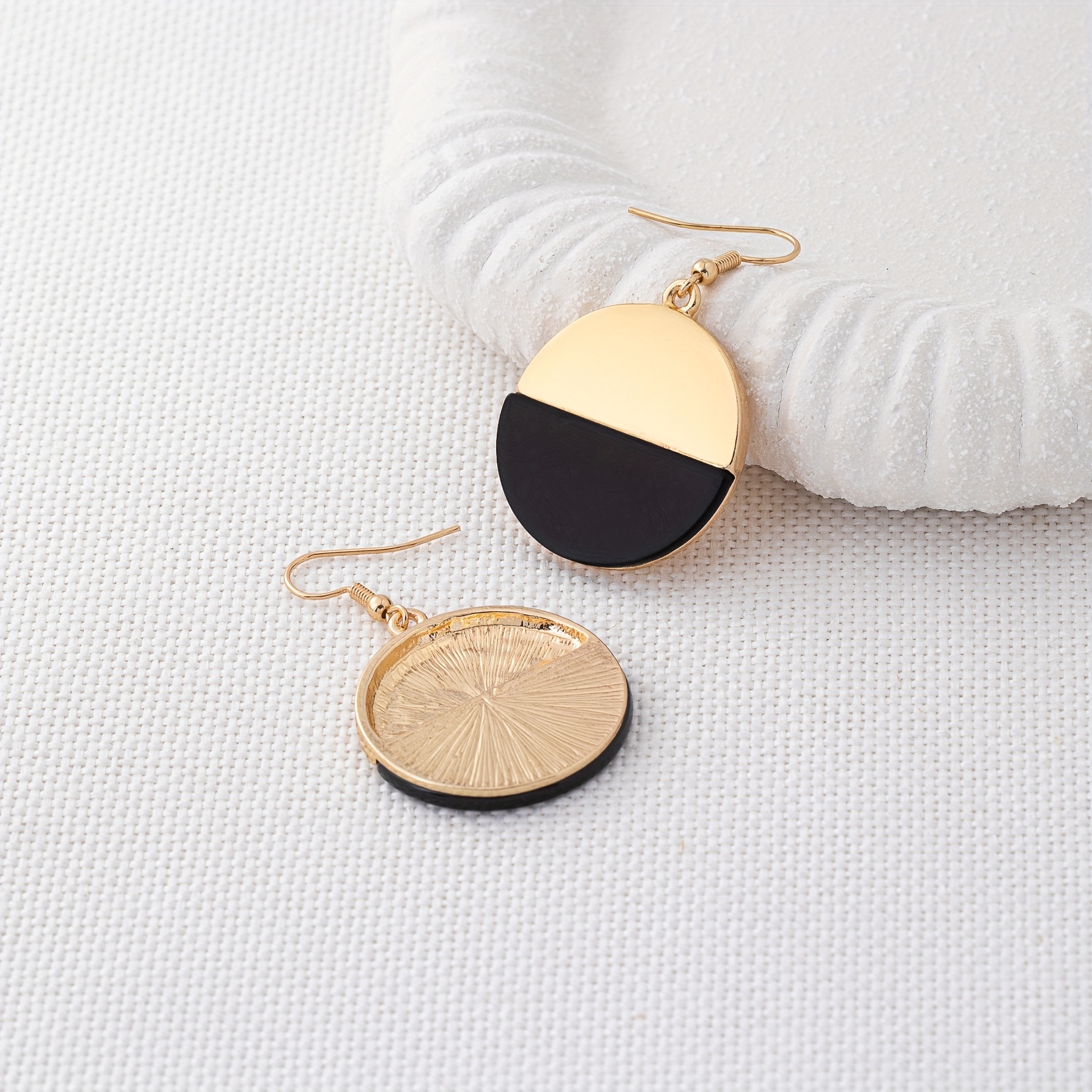 Stylish Minimalist Round Two-Tone Design Earrings