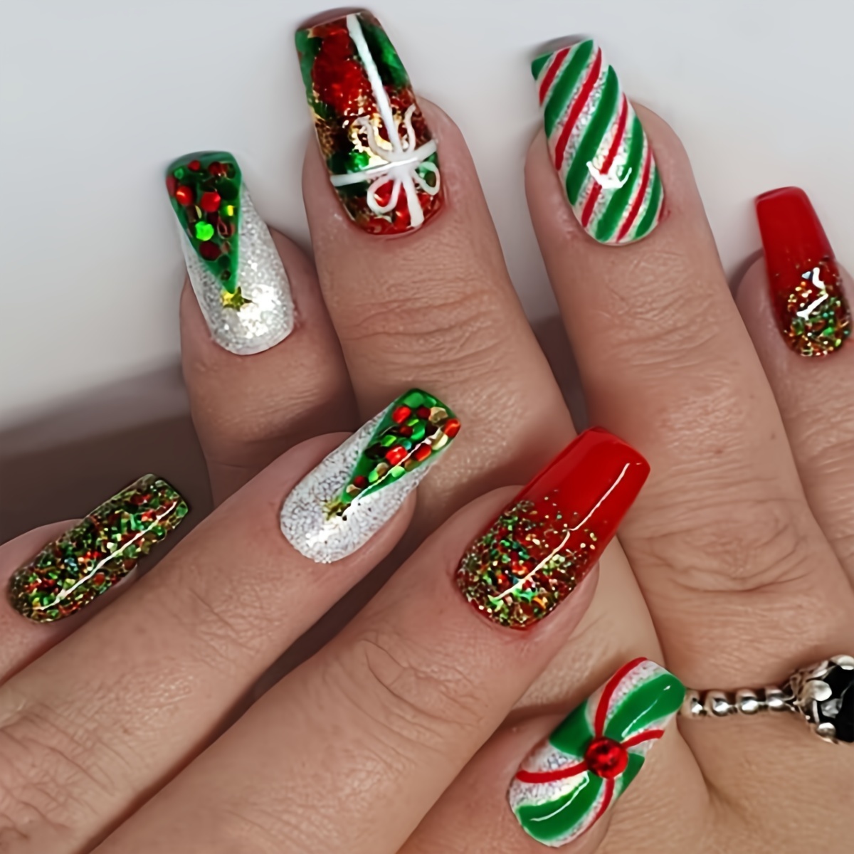 

24pcs Sparkling Christmas Press-on Nails Set - Red & Green Striped, Medium Ballet Shape With Glitter Accents, Includes Jelly Adhesive & Nail File