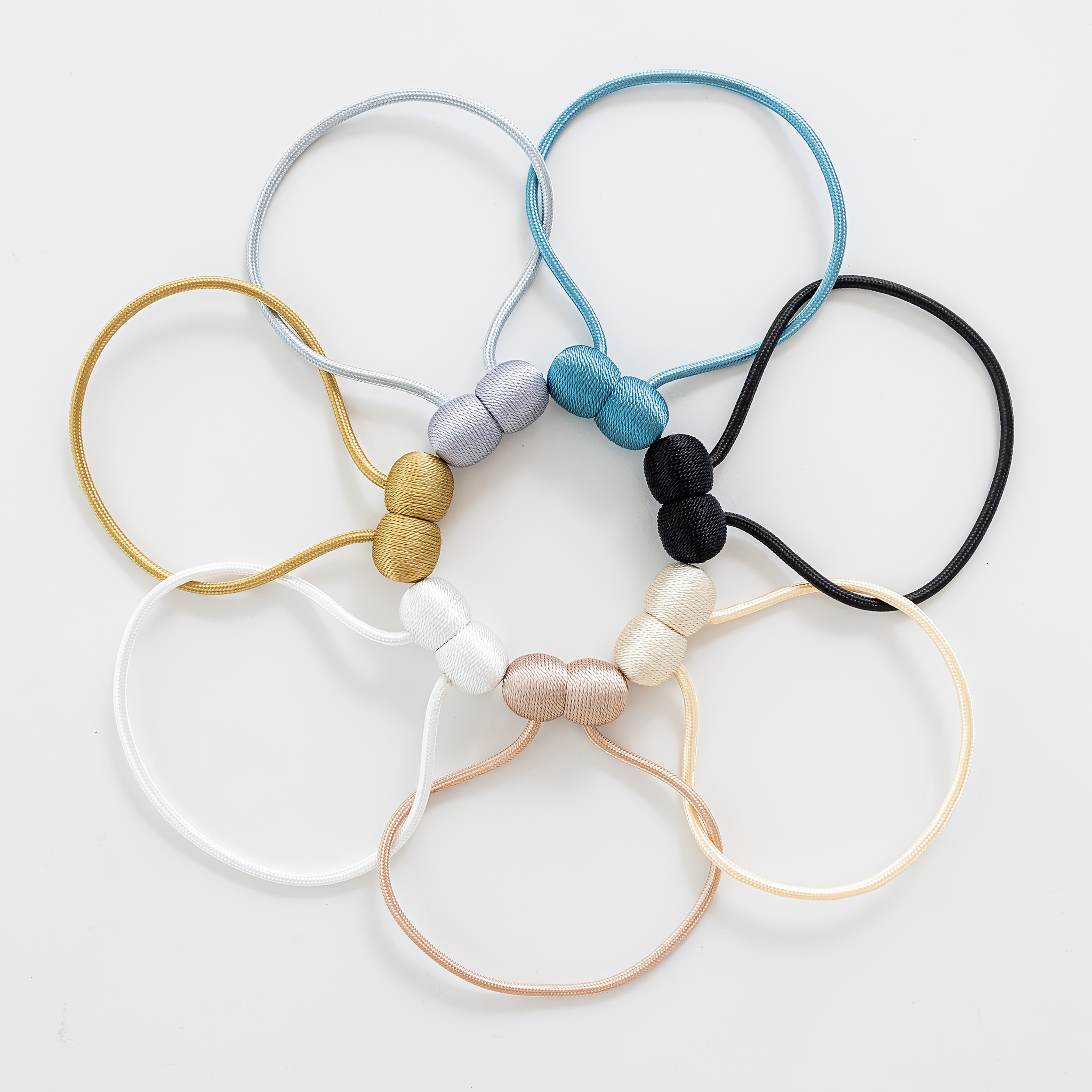 A Set of Two Modern Minimalist Magnetic Curtain Ties Is on, Featuring Thicker Twisted Ropes And Flexible Magnetic Ties. They Are Durable, Easy to Install, And Do Not Require Drilling, Making Them Perfect for Bedroom And Living Room Decor