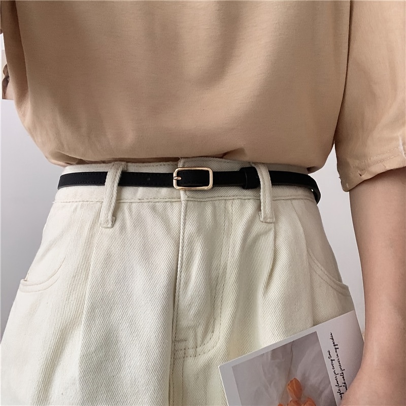 

Ceinture Slim pour Femme avec Boucle Rectangulaire Dorée - Ceinture Noire Élégante pour Jeans, Tenue Décontractée et Tenues Quotidiennes, Accessoire d'Événement | Design de Ceinture | Élégante