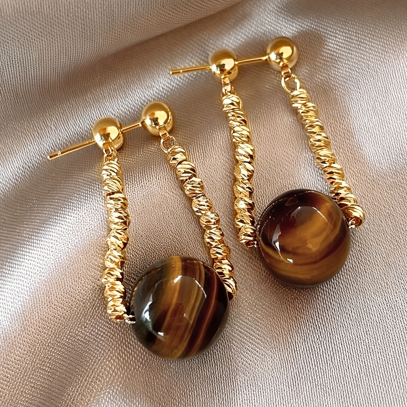 TEMU 1 Pair Fashionable Elegant Exquisite Artificial Eye Stone Light Luxury Premium Suitable For Casual Gatherings Parties Wearing Women's Earrings