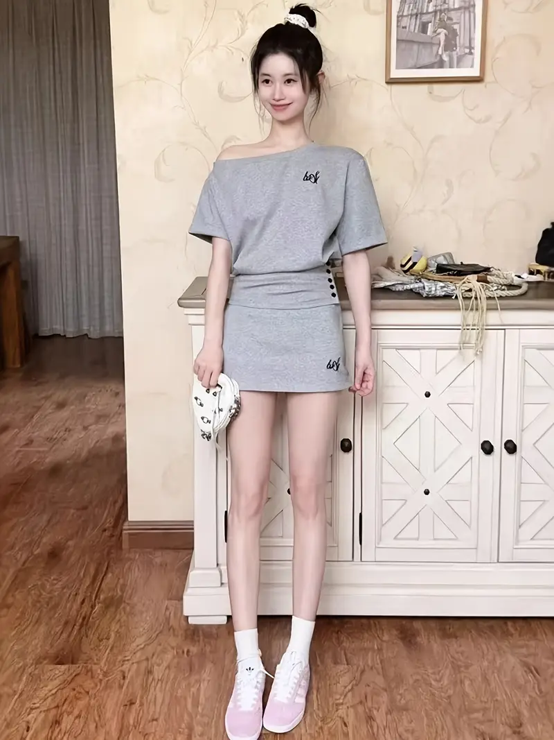 woman dress set korean style Korean Style Crop Top and Skirt Set: Business Casual Outfit (fits US 26)