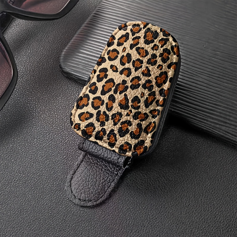 E-shop 1 Stück Leopardenmuster Auto-Sonnenblende Brillenhalter - PU-Material, Perfektes Geschenk, Lustige Deko, Modische Brillenaufbewahrung fürs Auto