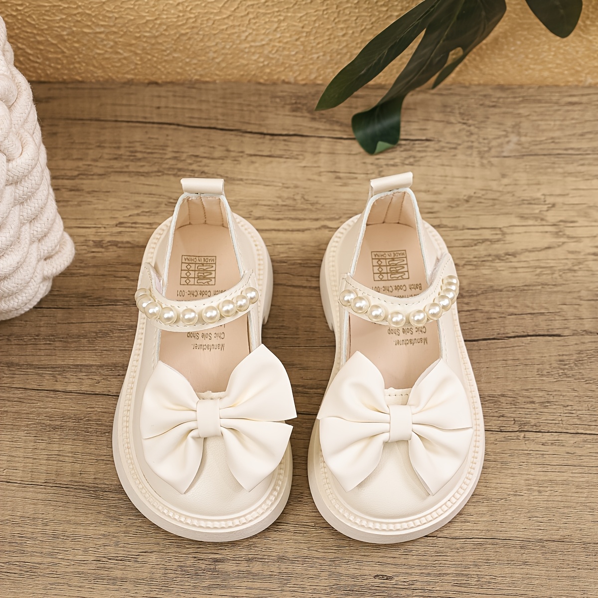 imagen del artículo un par de zapatos para niña súper dulces y elegantes con  . ¡el diseño los   fáciles de poner y quitar, con un    ,   y delicado!
