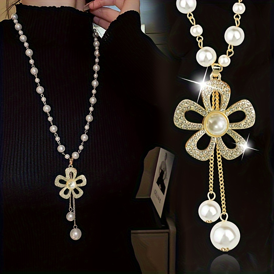 

Collier Long Tendance et Polyvalent avec Fleurs en Strass et Perles