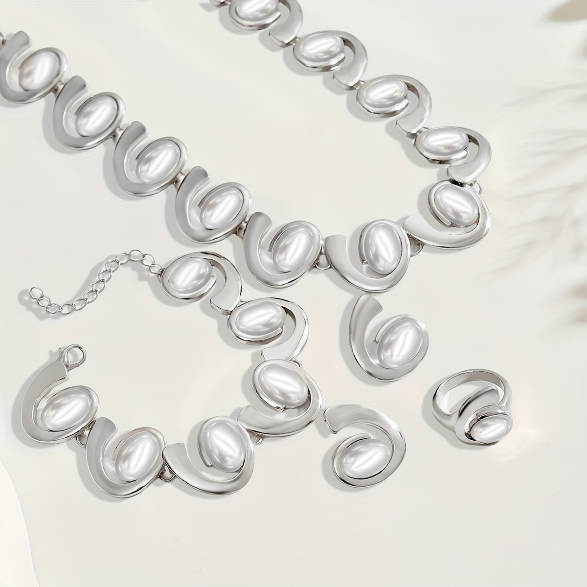 Women's Classic 3D Geometric Hollow Spiral Pearl Set