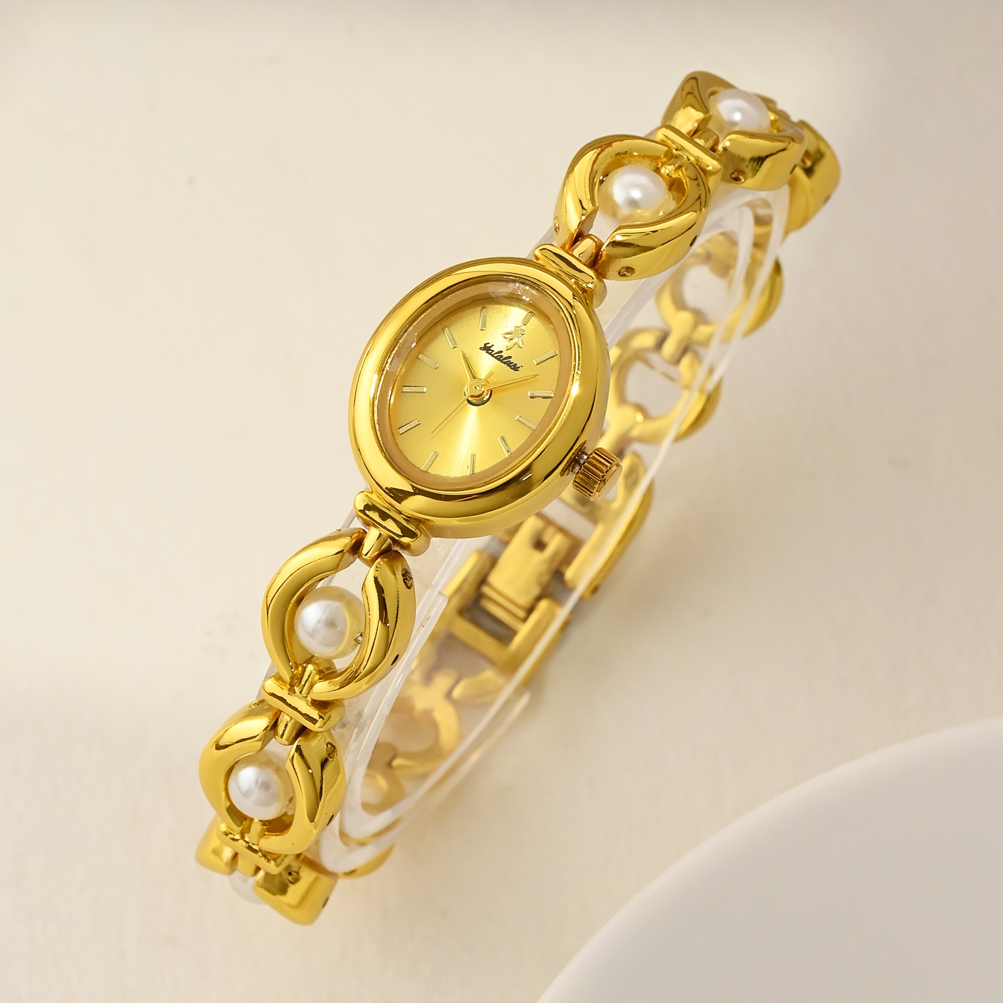 Women's Elegant Luxury Golden Quartz Watch