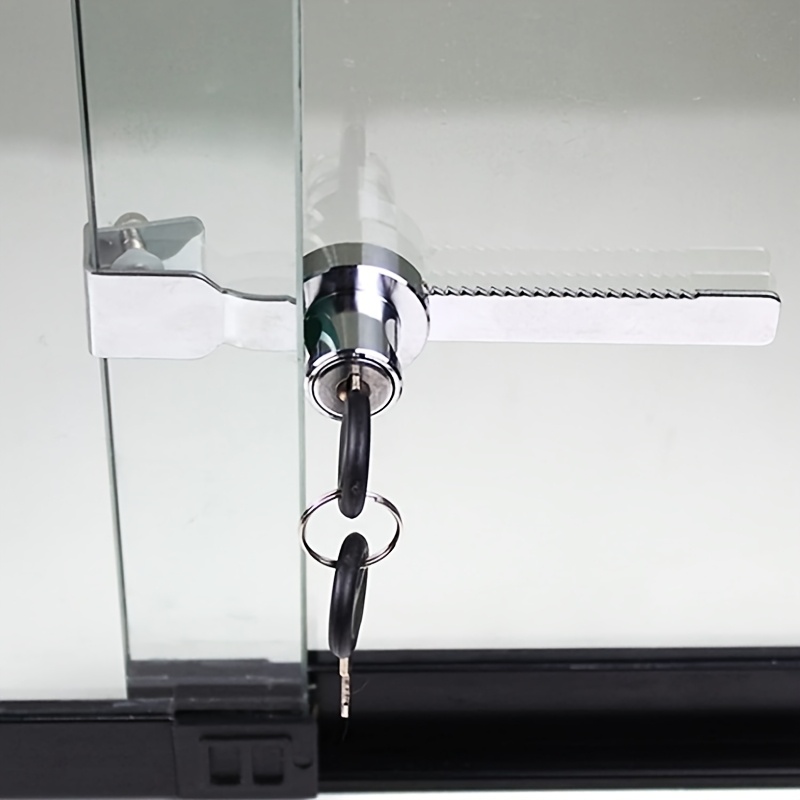 Un set di serrature per vetrine, progettate per porte scorrevoli in vetro, include serrature per scatole in vetro e vetro scorrevole, completo di chiave