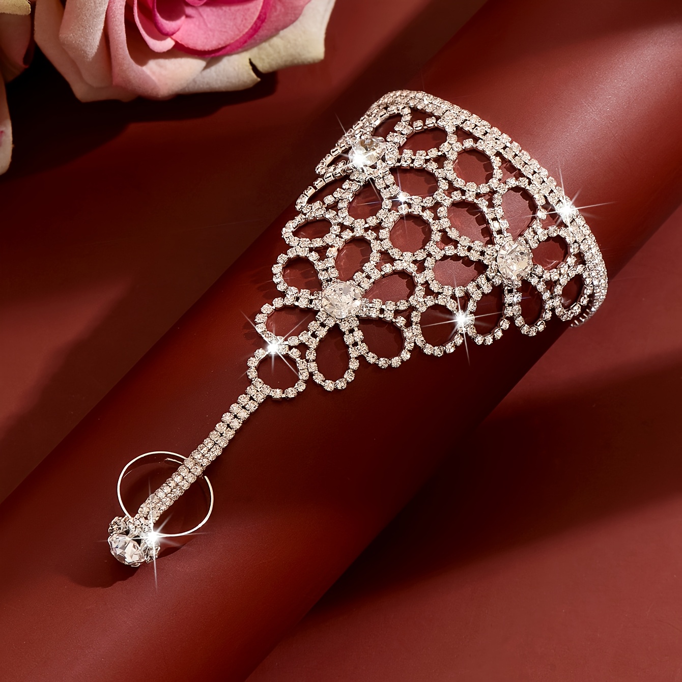 Elegant Women’s Fashion Interlocking Rhinestone Bracelet