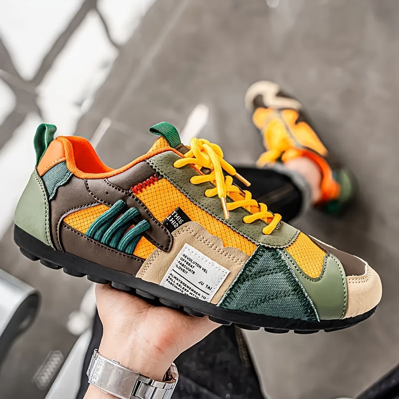 Tenis casuales para hombre KOONEXY, diseño colorblock en azul vibrante, amarillo y naranja, parte superior de tela transpirable y sintética, suela de PVC resistente, cordones, cómodos para todas las estaciones