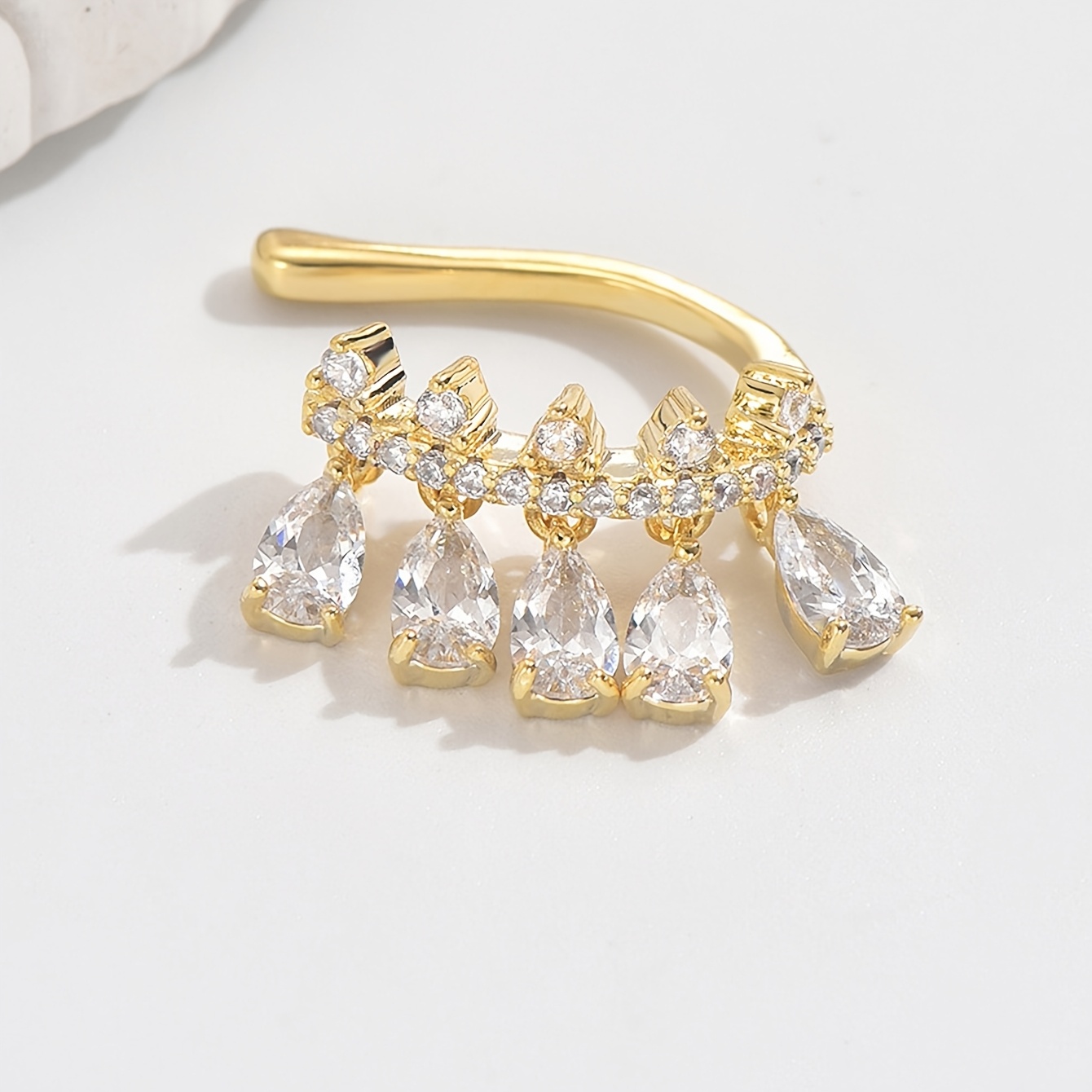 TEMU 1pc Copper Inlaid Synthetic Zirconia Light Luxury Sparkling Water Drop Tassel Ear Clip, Suitable For Pierced-free Girlfriend Best Friend,