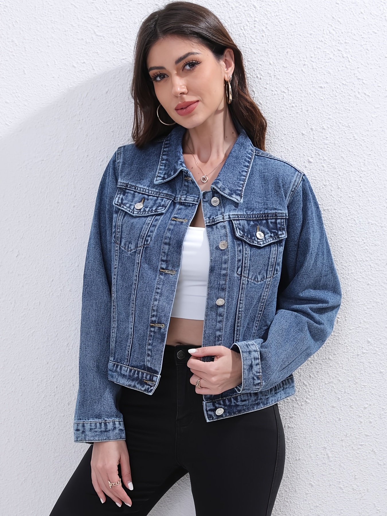 Women's Short Denim Jacket Wash Collar Golden-Tone Button Closure  Short Length (Hip-Length) Casual to Dressy Machine Washable Non-Stretch 