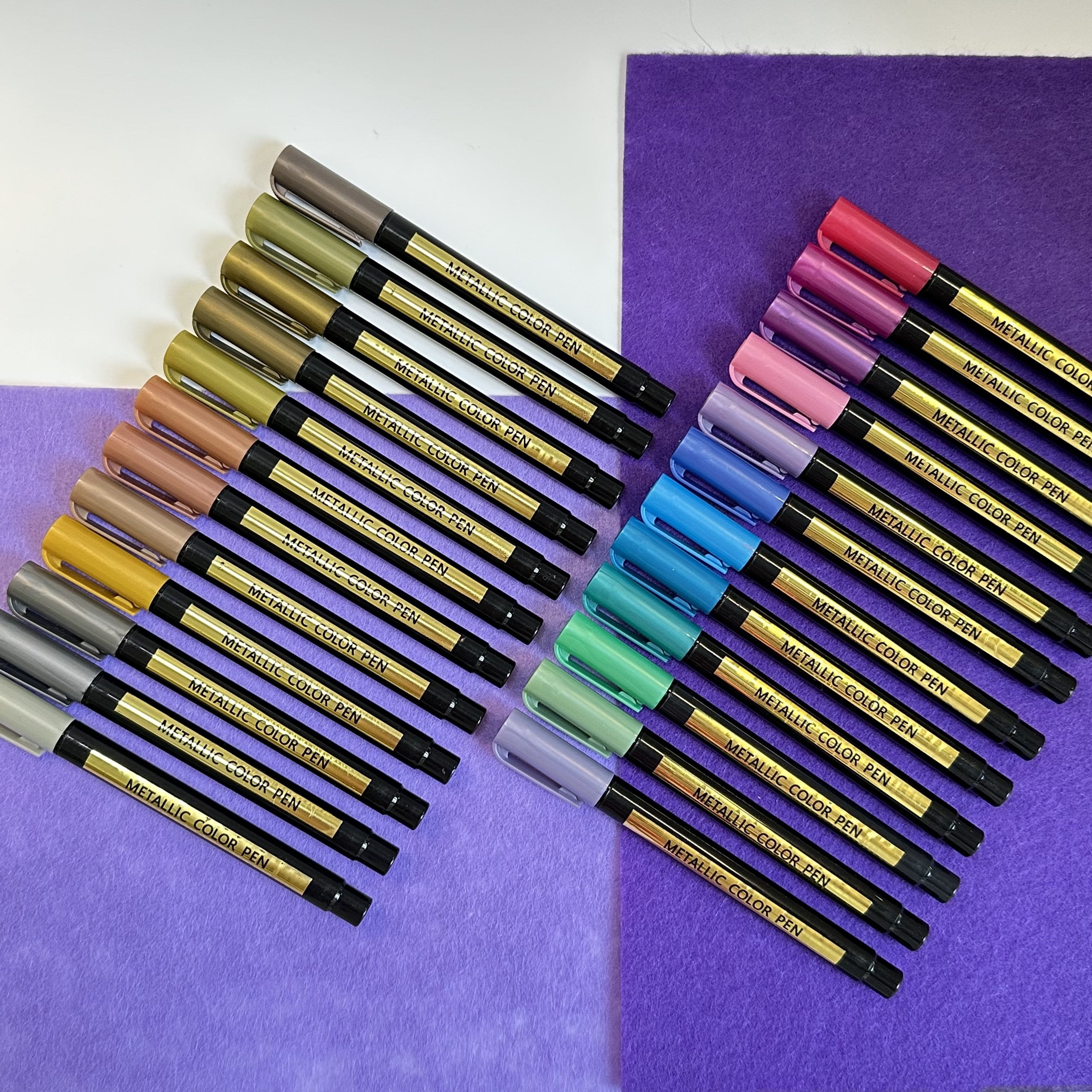 

Stylos Métalliques 24 Couleurs, Pointe Moyenne pour Noir, Fabrication de Cartes, Œufs de Pâques, Peinture sur Roche, Loisirs Créatifs de Scrapbooking, Album Photo DIY