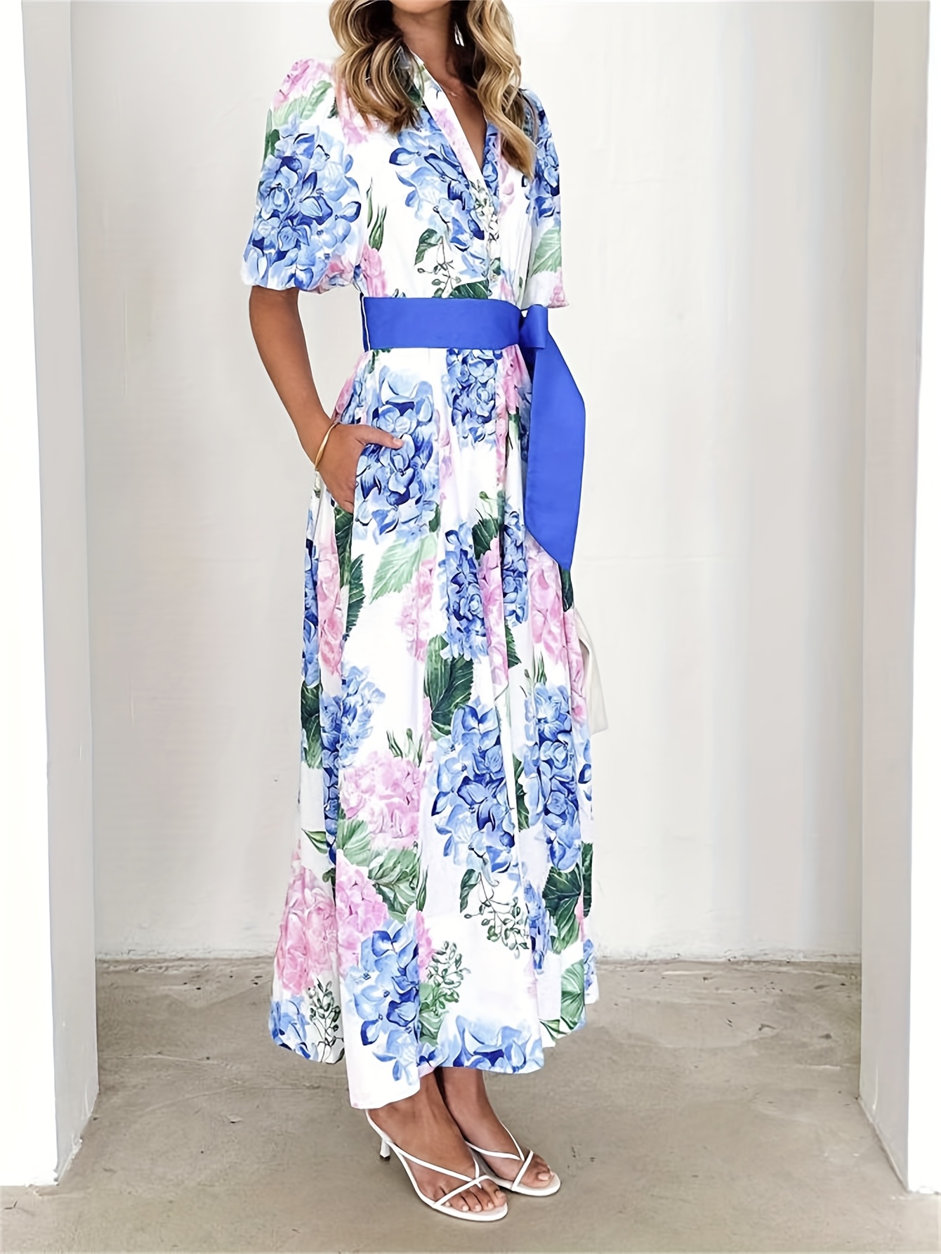 ladies elegant and fashionable printed dress with short sleeves waist belt and v neck Product details 1