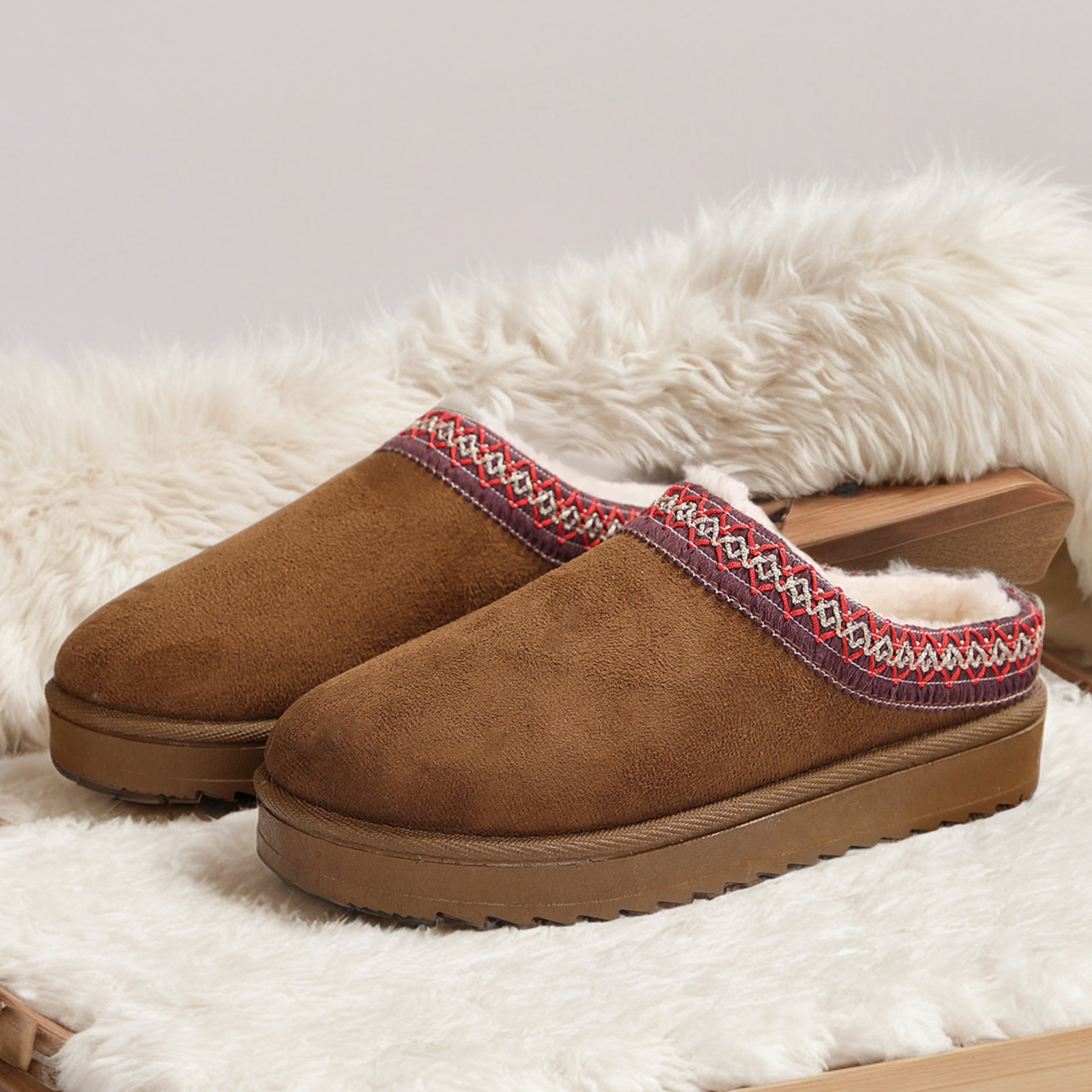 

Women's Slippers And