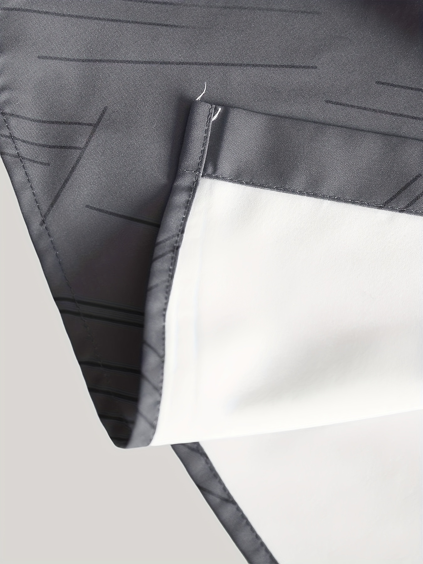 ανδρικό πουκάμισο με γεωμετρικό σχέδιο για επαγγελματική περιστασιακή φορεσιά - λευκό με μαύρο γεωμετρικό μοτίβο, πολυεστέρας, πλενόμενο στο πλυντήριο, κλασικός γιακάς, επαγγελματική περιστασιακή φορεσιά | κομψά κοντά μανίκια | μη ελαστικό υλικό,   Στοιχεία είδους 4