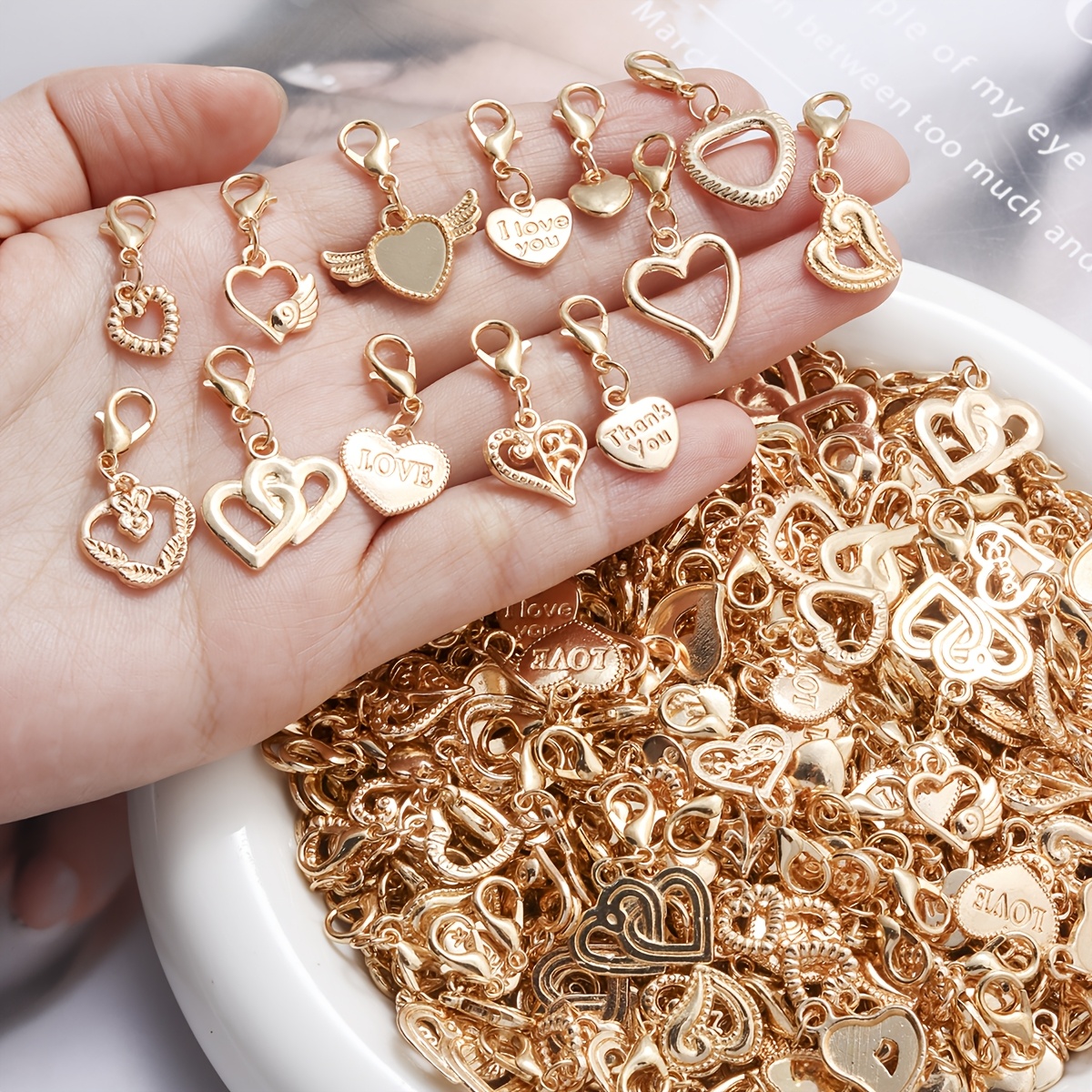 E-shop 30er-Pack Herzförmige Zinklegierung Anhänger mit Karabinerverschluss | 18K Vergoldenet, Ideal für Valentinstags-Schlüsselanhänger und Zubehör