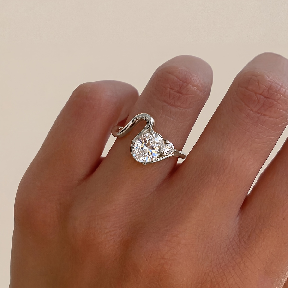 Luxury Unique Egg-Shaped Ring, Perfect for Wedding Engagements