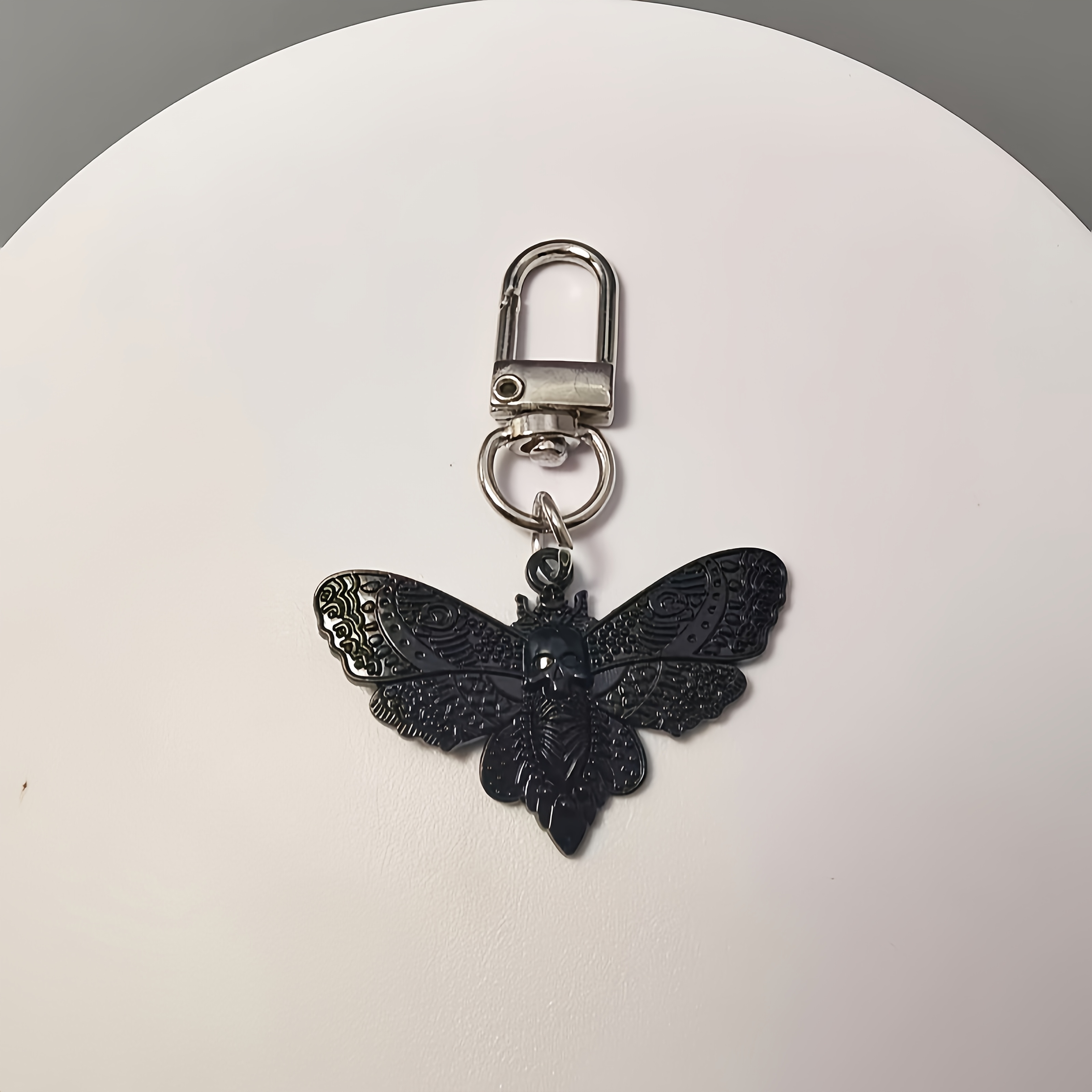 Image of 1pc Moth Skull Key Chain, Durable Alloy, And Stylish Key Chain For Decoration Of Key Bags
